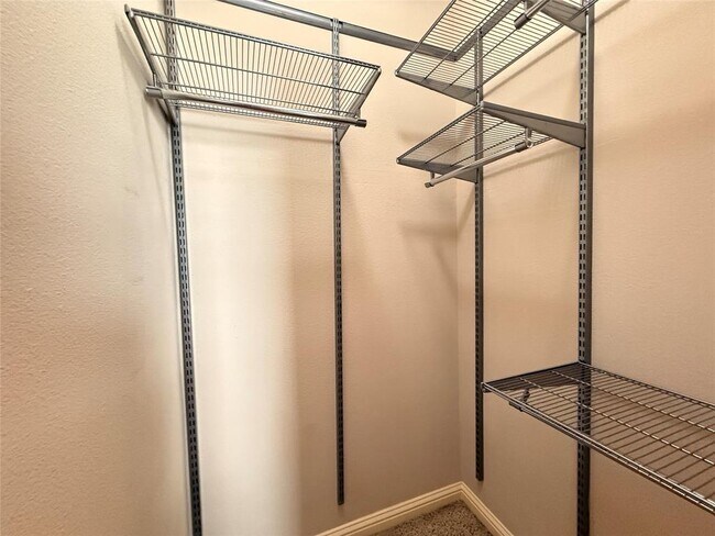 Building Photo - 2021 Simond Ave