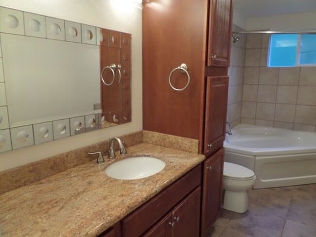 Building Photo - GREAT NEW PRICE! Gorgeous 6-Bedroom Home o...