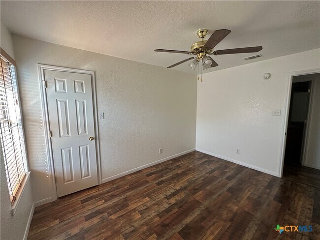 Building Photo - 3005 Dannen Ct