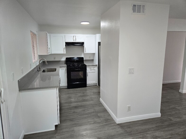 Primary Photo - 4431 Tremont St