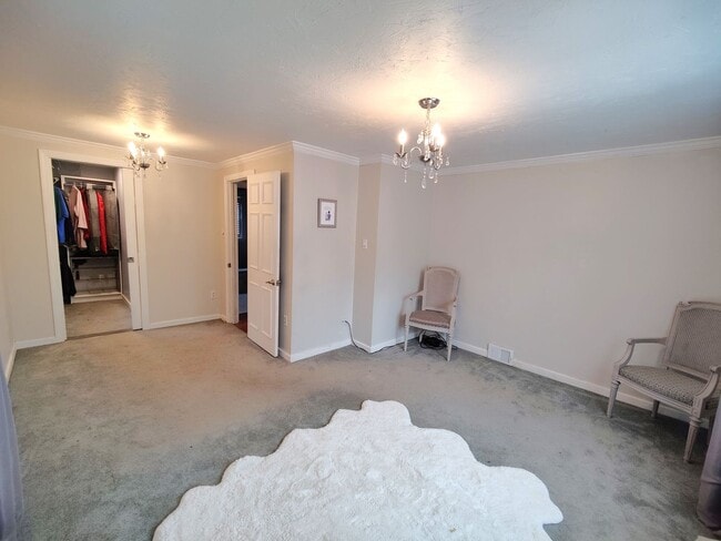 Building Photo - *Beautifully Updated & Spacious 3BD/2BA Si...