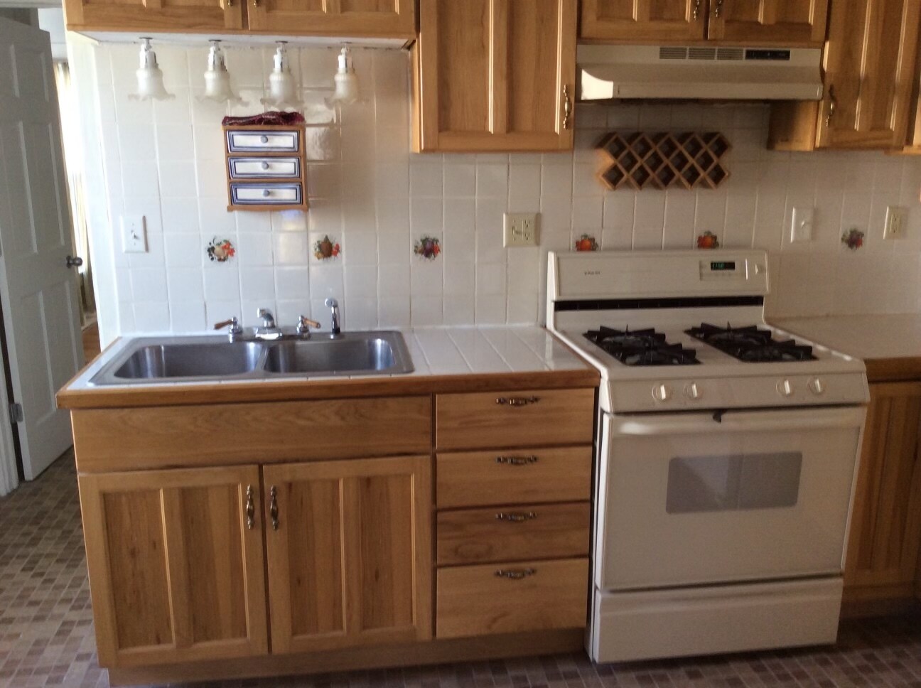 Kitchen - 1667 Doty St