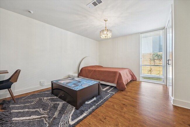 Building Photo - 5010 N Braeswood Blvd