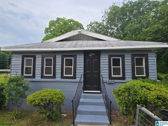 Primary Photo - 303 2nd Ave