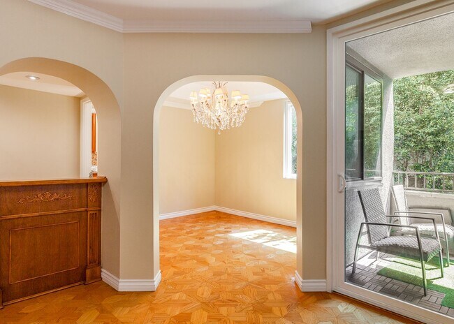 Building Photo - Stunning 2 Bed | 2 Bath Luxury Condo with ...