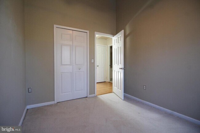 Building Photo - 192 Sulgrave Ct