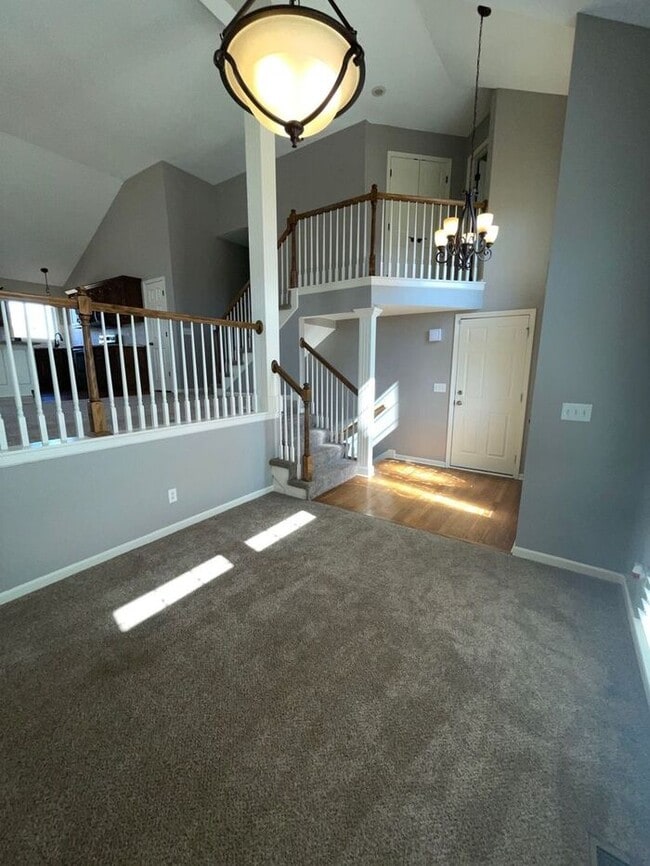 Building Photo - 5 Bedroom, 3 Bathroom California Split Sty...