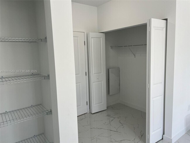 Building Photo - 1010 SW 69th Ave