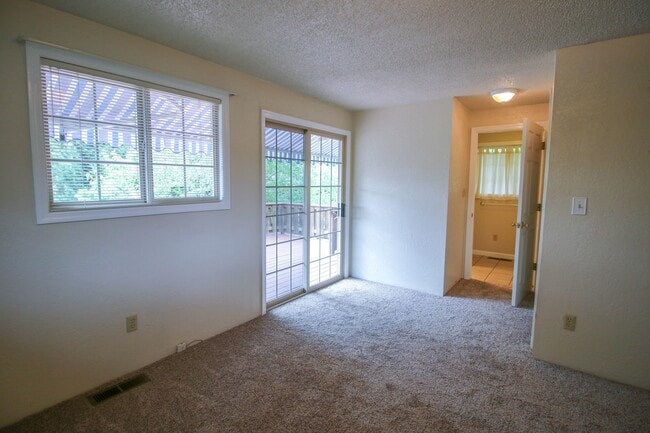 Building Photo - Pet friendly Jacksonville Home!!!