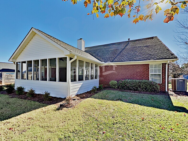 Building Photo - 18 Ludwick Ln