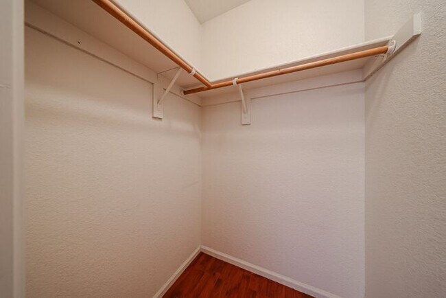 Building Photo - Welcome to this stunning 4-bedroom, 2-bath...