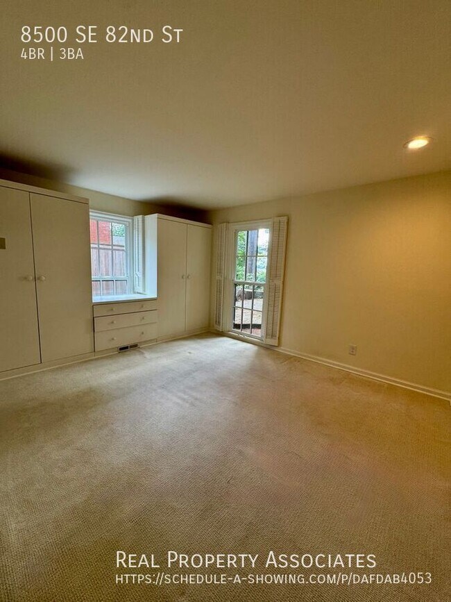 Building Photo - 8500 SE 82nd St