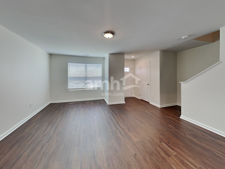 Building Photo - 204 Castlebrook Dr