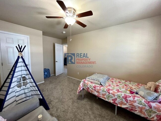 Building Photo - 10503 Country Park Point