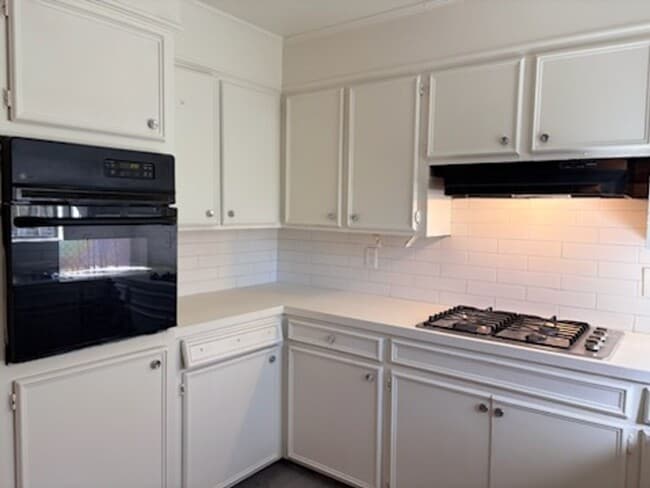 Building Photo - 5408 Keele St