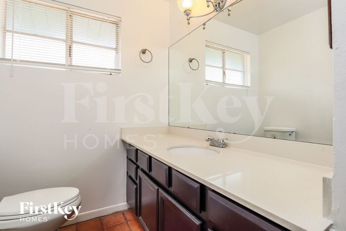 Building Photo - 1302 W Elm St