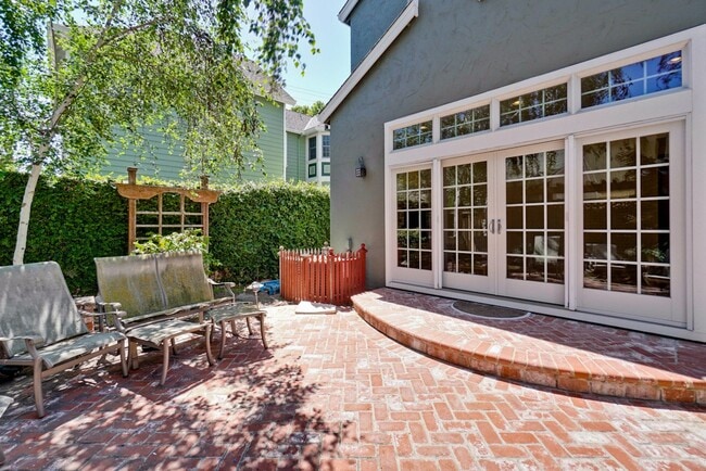 Building Photo - Stunning two-story spacious home on tranquil tree-lined street.
