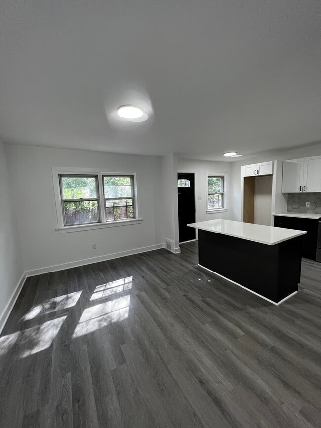 Building Photo - 1102 Ward St