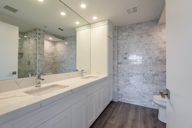 Building Photo - 7137 E Rancho Vista Dr