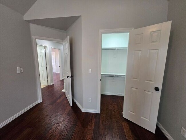 Building Photo - 6116 Thursby Ave