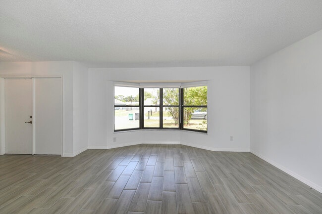 Building Photo - 1168 SE Clifton Ln