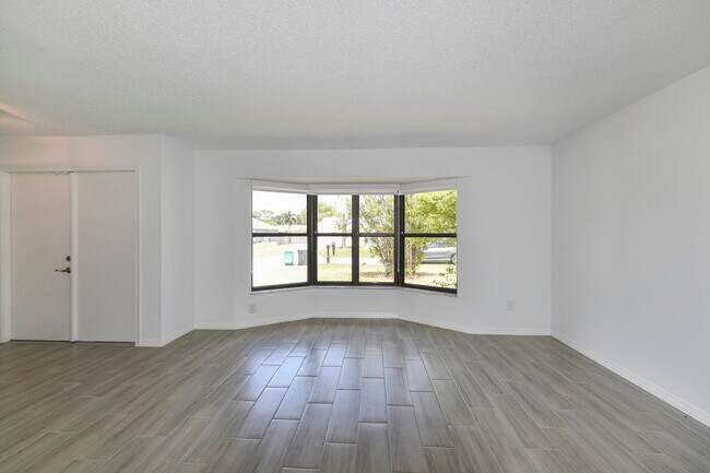 Building Photo - 1168 SE Clifton Ln
