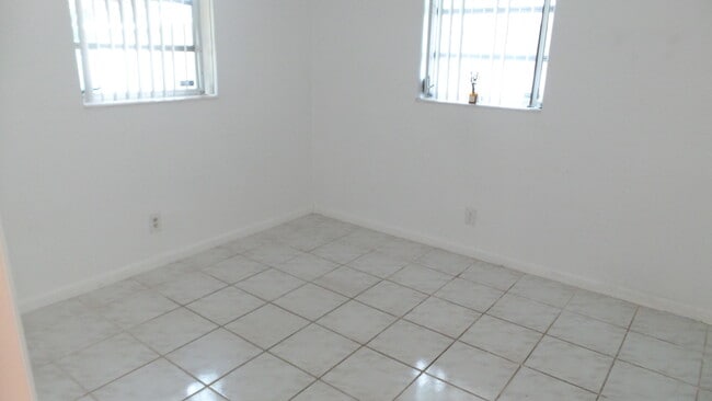 Building Photo - 9459 SW 51st Ct