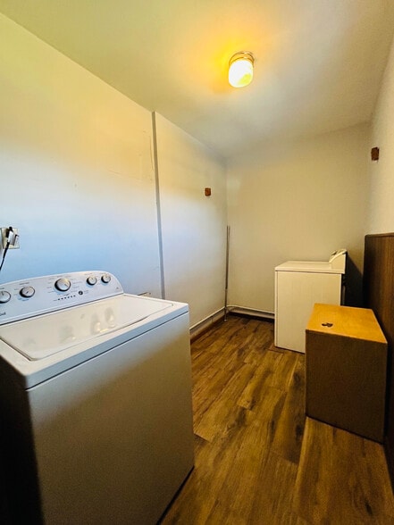 Laundry room with working washer Dryer - 3112 S Chippewa Ln