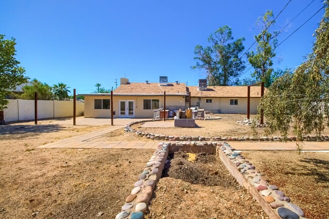 Building Photo - 4 Bedroom 3 Bathroom Single Family Home in...