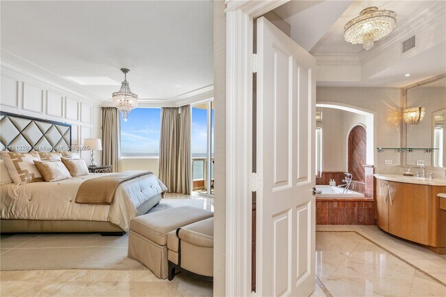 Building Photo - 17875 Collins Ave