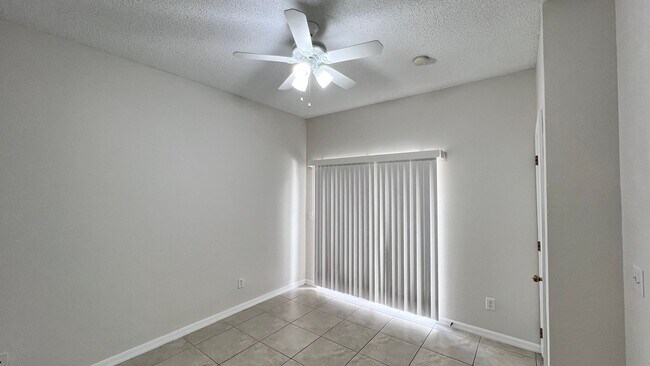 Building Photo - Upgraded Avalon Park 3 Bed/2.5 Bath Townhome!