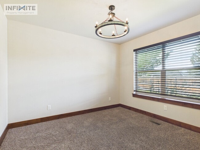 Building Photo - 895 Longbow Ln