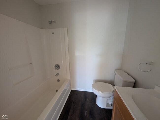 Building Photo - 451 W 26th St