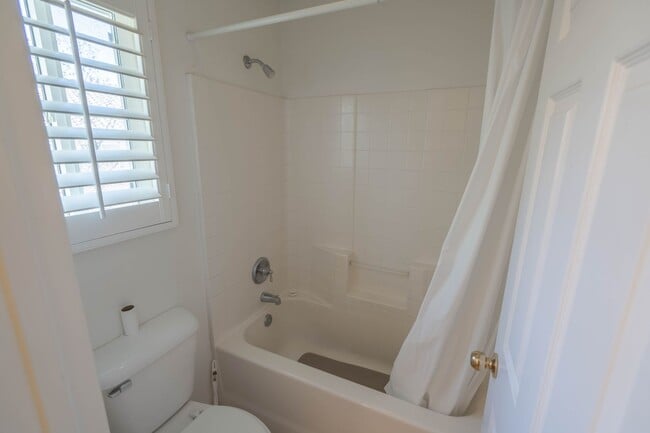 Building Photo - Beautiful 3-Bedroom Corner-Lot Condo in the Palisades of Stevenson Ranch!
