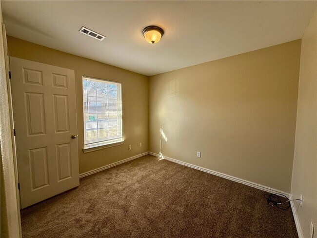 Building Photo - 333 Graystone Cir