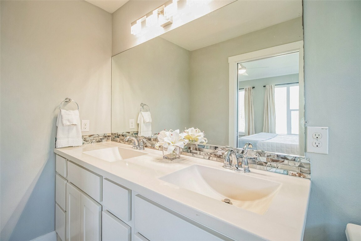 Primary bath with double sinks - 402 Irma Dr