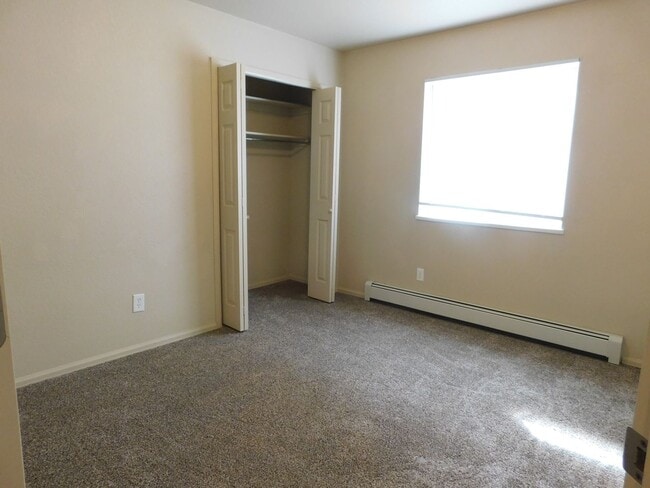 Building Photo - TWO WEEKS FREE RENT!