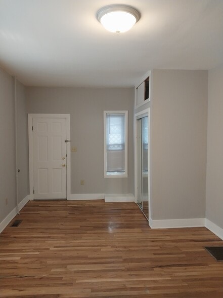 Building Photo - 7 Hillside Ave