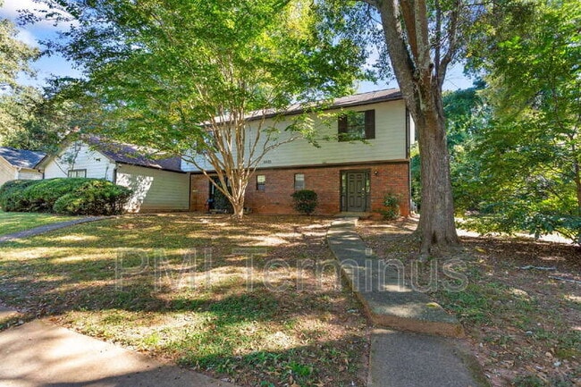 Building Photo - 5005 Hawthorne Ct