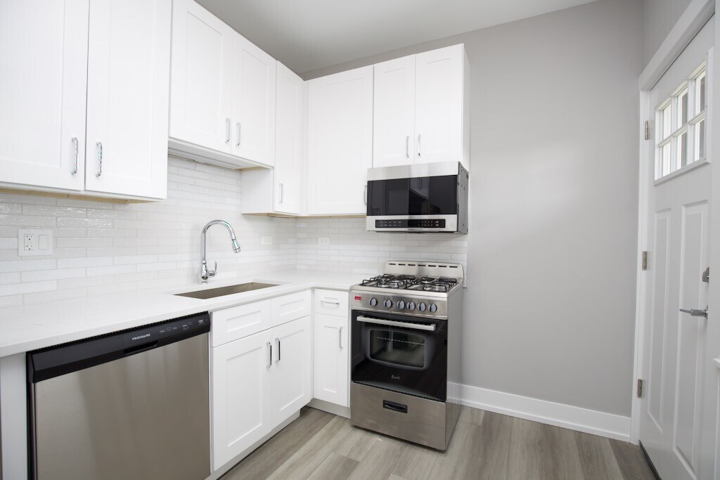 Building Photo - 3843 N Janssen Ave