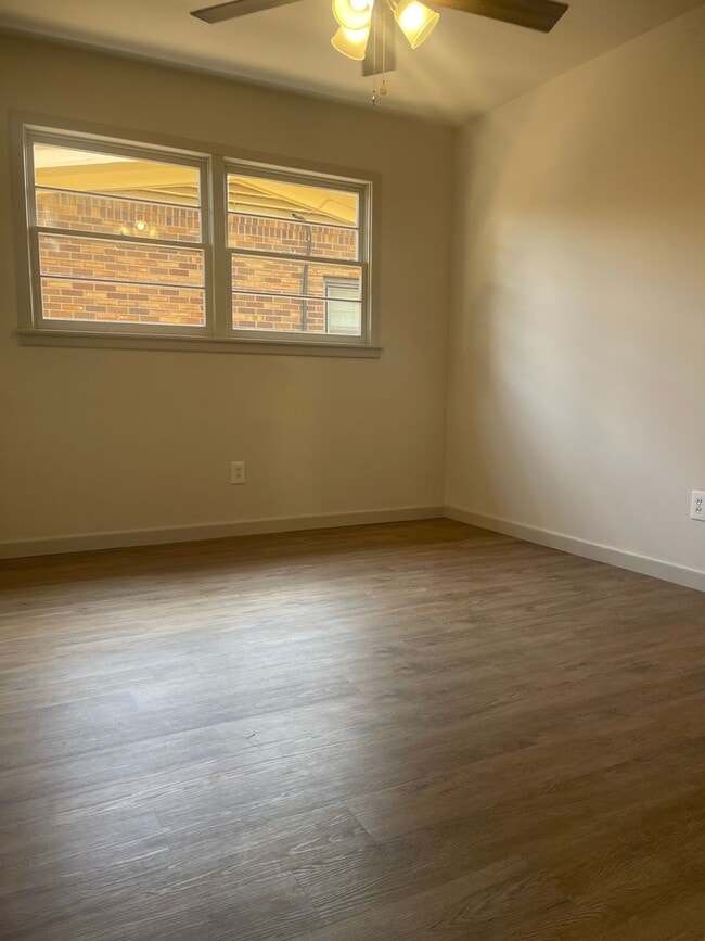 Building Photo - Pre-leasing for Fall! Adorable Remodeled House in Prime Location!