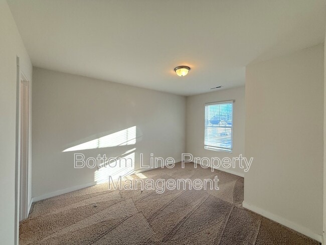 Building Photo - 706 Anglin Forest Way