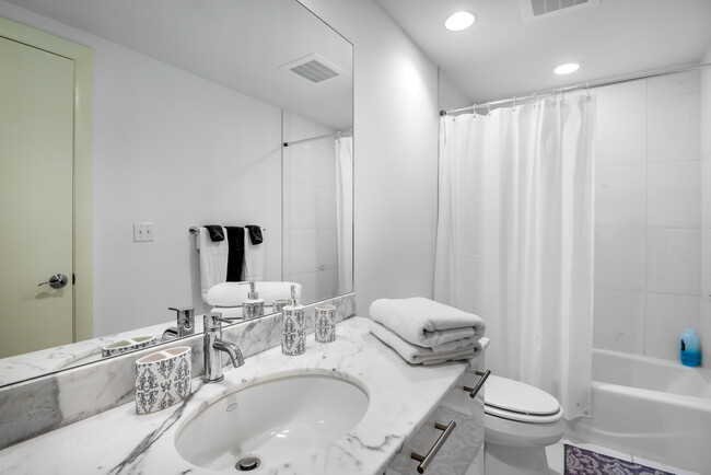 2nd full bathroom - 2825 Palm Beach Blvd