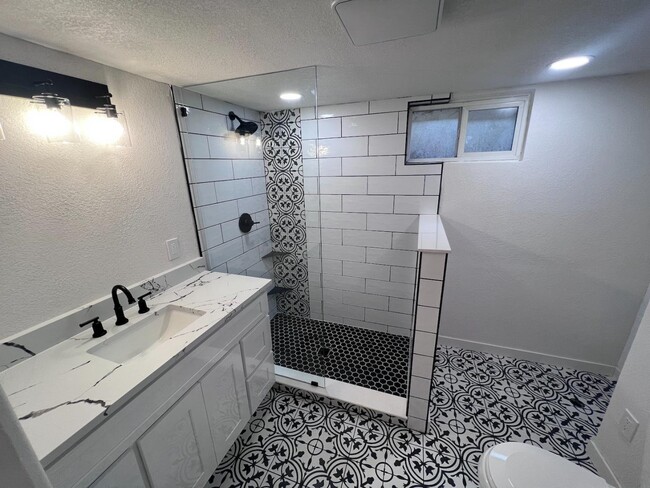 Building Photo - 2285 Gray St