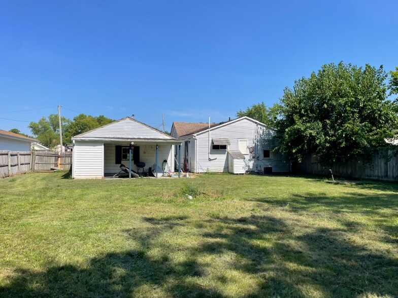 Building Photo - 827 Sagamore Ave