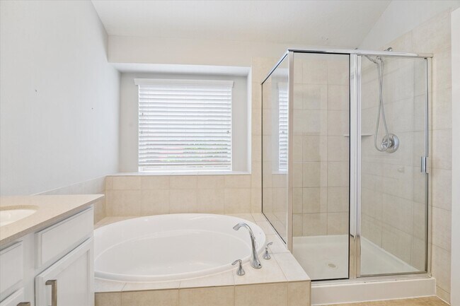 Building Photo - 11 Knotwood Ct