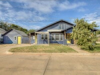 Building Photo - Beautifully Updated Bungalow!