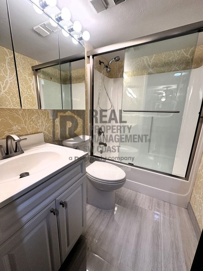 Building Photo - 2121 Collier Ave