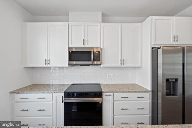 Building Photo - 596 Watermans Dr