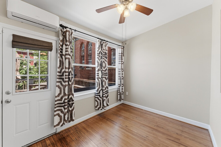 Top floor back bedroom 3 - 11 R Street NW